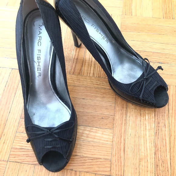 Marc Fisher Peep Toe Navy & Black Pumps (Size 9) - Picture 5 of 6